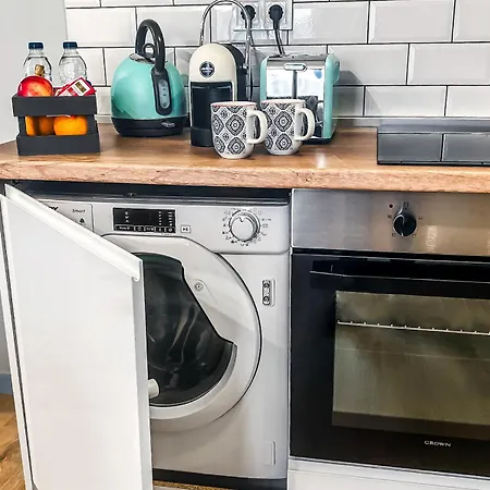 Boutique Joy, Center