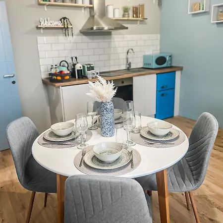 Boutique Joy, Center