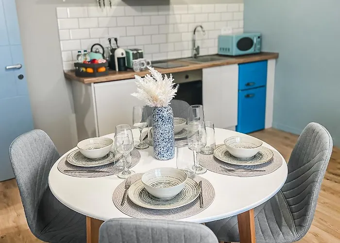 Boutique Joy, Center